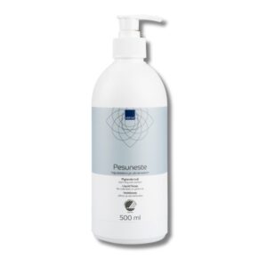 Hajusteeton pesuneste iholle ja hiuksille valkoisessa pumppupullossa